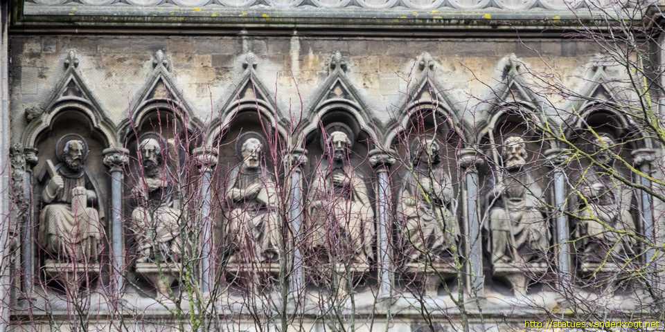 Bristol - Sculptures at the St Mary Redcliffe
