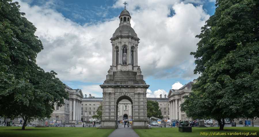 Dublin - Baile Átha Cliath / Sculptures at the Campanile of Trinity College