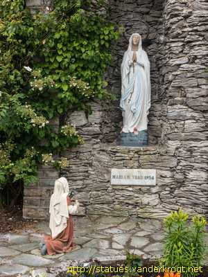Aghagower - Achadh Ghobhair / Saints' statues around St. Patrick's Church