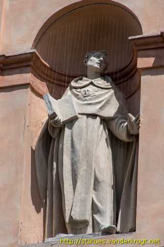Faenza - Statue dei Santi alla Chiesa di San Domenico