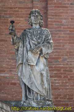 Castel San Pietro Terme - Statue dei Santi al Santuario del Crocifisso