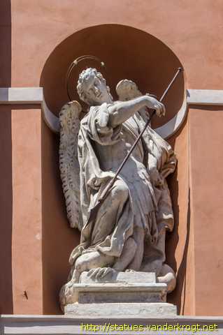 Modena - Statue dei Santa alla Chiesa di San Barnaba