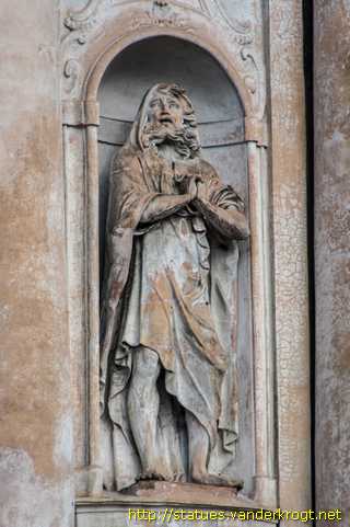 Reggio nell'Emilia - Statue all'Oratorio del Cristo