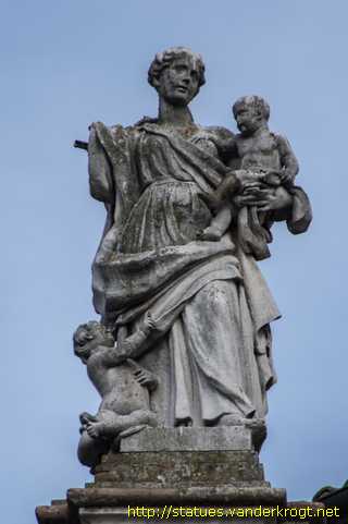 Reggio nell'Emilia - Statue all'Oratorio del Cristo
