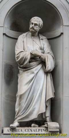 Firenze - Statue degli illustri toscani nel loggiato degli Uffizi