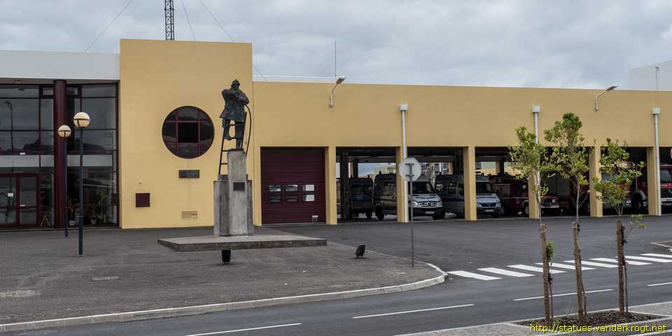 Ponta Delgada - Homenagem ao Bombeiro