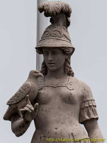 Angra do Heroísmo - Estátua alegórica da cidade de Angra do Heroísmo